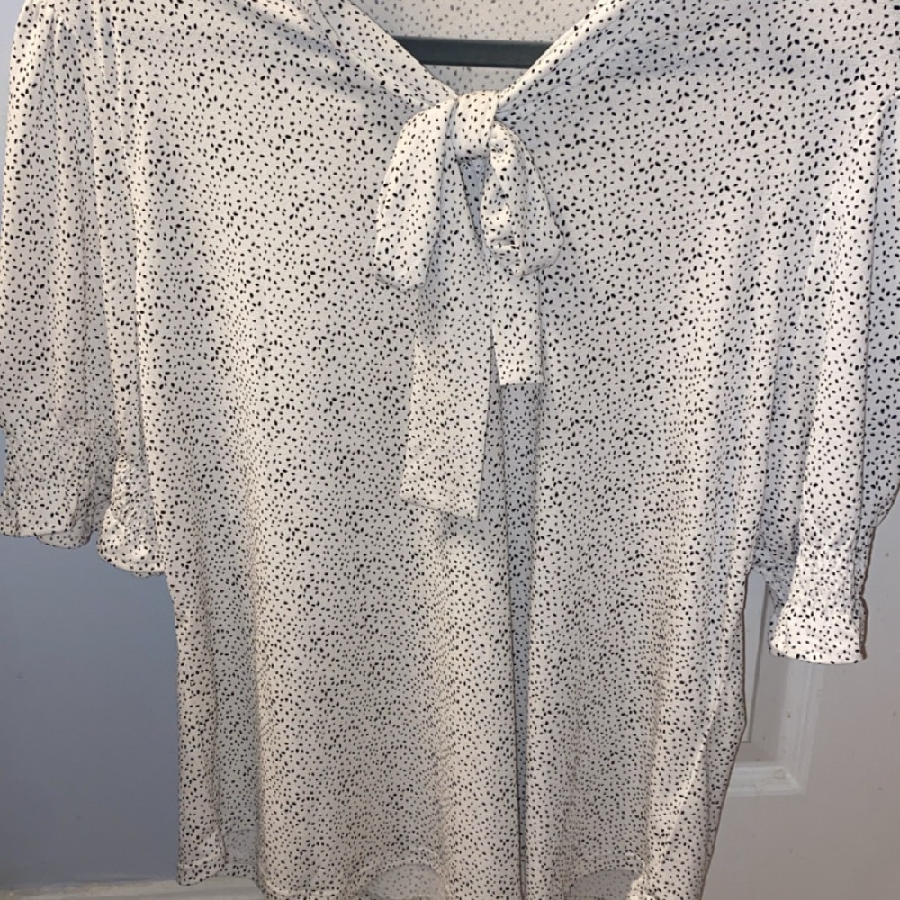 Adrianna Papell Polka Dot Blouse size Large, Excellent Condition Workwear